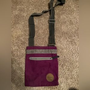 Dakine cross body purse